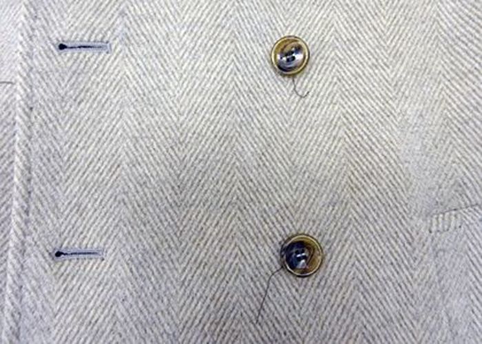 【10年着るための洋服ケア】コートのボタン、プラプラしてませんか？ボタンの正しいつけ方を知って女子力アップ！