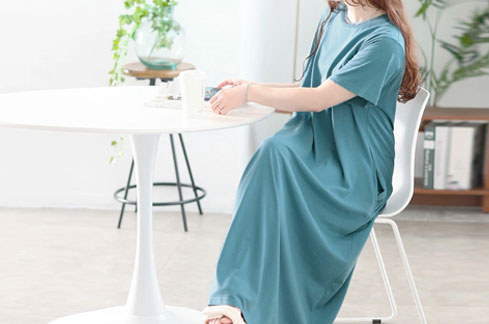 ラウンドネックコットンフレアワンピース