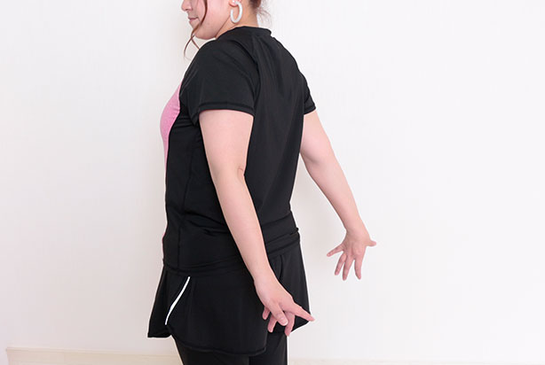 【②手のひらを外側から内側にバイバイするように回す】の解説