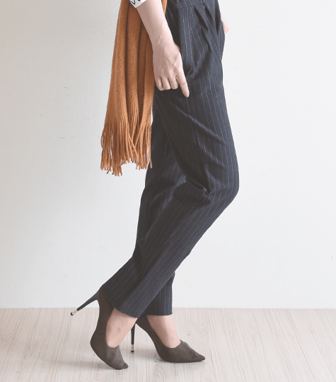 大きいサイズ レディース センタープリーツ入りストレッチテーパードパンツ