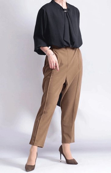 大きいサイズ レディース センタープリーツ入りストレッチテーパードパンツ